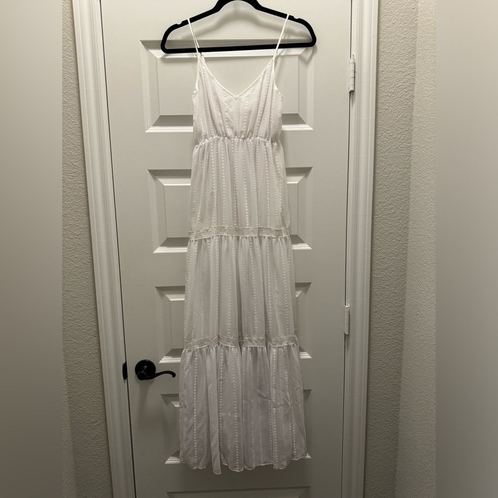 Line and dot dress NWOT